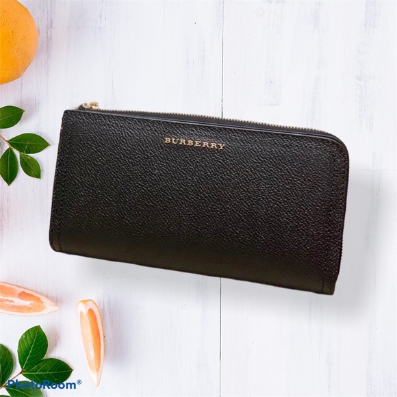 Burberry Handbags - Burberry Alvington Black Soft Grain Leather Wallet
